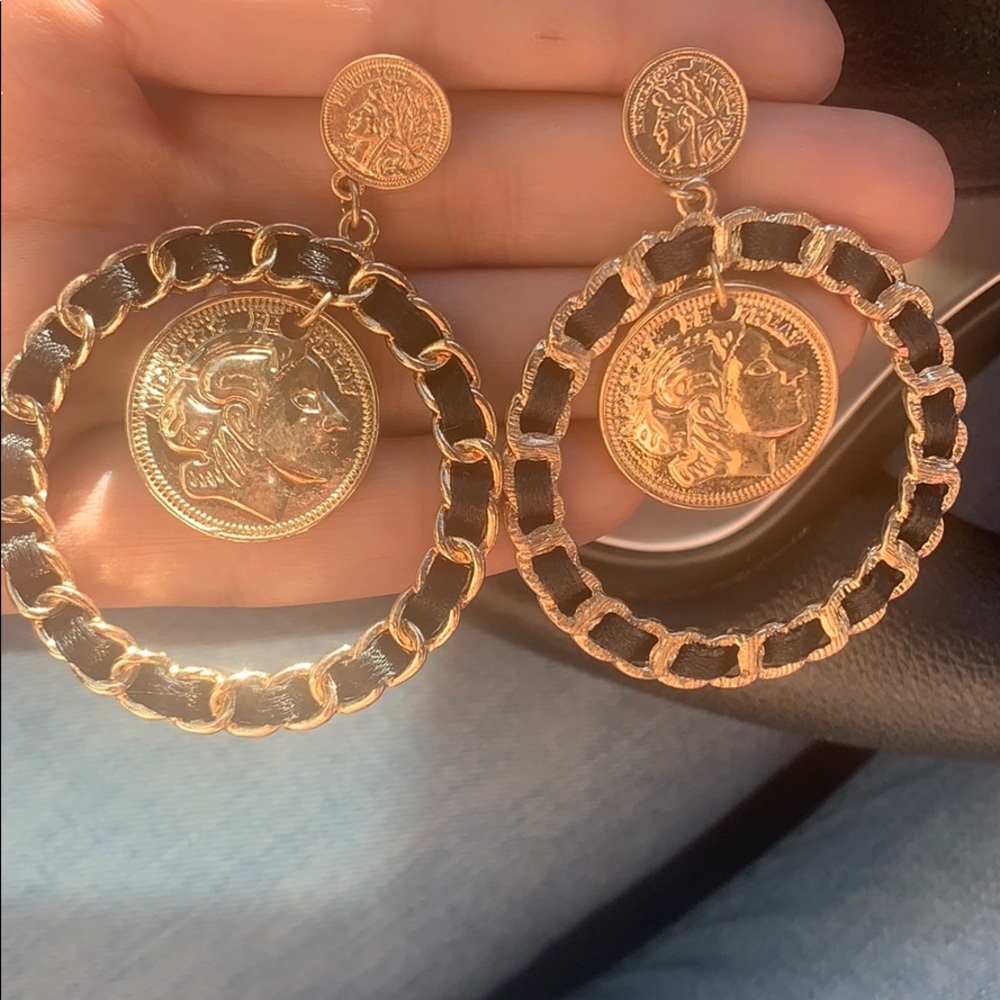 Earrings gold and black